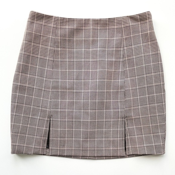 Aritzia Dresses & Skirts - SUNDAY Best Notched Check Mini Skirt